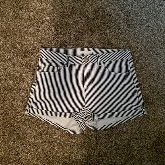 H&M Striped Shorts - Picture 1 of 6
